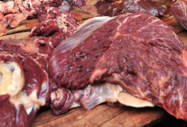 La trazabilidad e higiene de la carne en el Mercado Público preocupa a los consumidores. Foto: CONtexto Ganadero. La carne de Valledupar se vende al público sin medidas higiénicas.