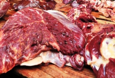 Carnes de pollo, cerdo y res fueron incautadas por no contar con la salubridad exigida. Foto: CONtexto Ganadero. Secretaria de Salud de Pereira realiza jornada de salubridad