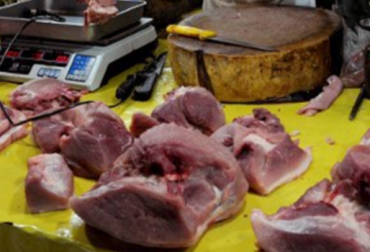 El cierre de esta planta genera la aparición de mataderos clandestinos, afectando la economía en el sector. Foto: CONtexto ganadero. Carne sin tratamiento sanitario.jpg