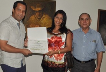 11 ganaderos recibieron de manos del gobernador, Luis Alberto Monsalvo la certificación. Foto: Gobernación del Cesar. Predios certificados