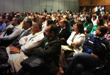 Productores de todas los sectores participaron en el evento que se llevó a cabo en Plaza Mayor. Foto: Tomada de twitter @GobAntioquia Mesa Nacional Agropecuaria