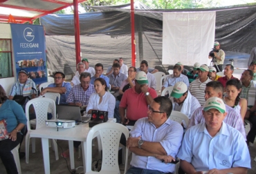 En el evento los productores aprendieron sobre la preparación de silos y sus propiedades nutricionales. Foto: Patricia Guío. Día de campo en Meta