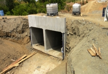 Para darle continuidad a la obra fue necesario reorganizar el esquema de trabajo para garantizar la entrega, que va en el 65% de construcción. Foto: Incoder. Distritos de riego en Colombia