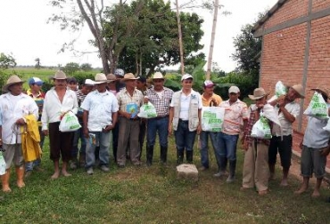 En esta zona se espera entregar en total 127 kilogramos de leche en polvo. Foto: Carlos Forero. Entrega de leche en polvo daminificados invierno