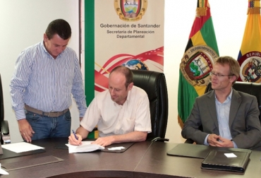 El viernes pasado se firmó el convenio entre la Gobernación de Santander y el Gobierno de Suiza para fortalecer producción del cacao en busca de su exportación. Foto: Gobernación de Santander. Santander exportará cacao a Suiza en 2 años