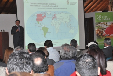 Más de 400 asistentes llegaron al auditorio del Club Bellavista – Colsubsidio, para escuchar los conversatorios impartidos en el evento. Foto: CONtexto Ganadero. Foro Lácteo de Fedegán en Bogotá