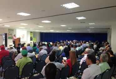 Desde las 7:00 am, las puertas del Centro Cultural Lucy Tejada, de Pereira, estarán abiertas a los asistentes. Foto: CONtexto Ganadero. Foro lácteo e impacto del TLC en Pereira.jpg