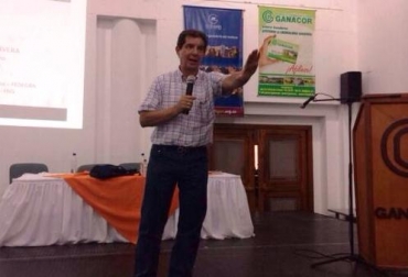José Félix Lafaurie, presidente ejecutivo de Fedegán, durante su intervención. Foto: CONtexto Ganadero. Foro Ganadería Regional Visión 2014-2018