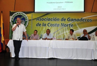 El expresidente Álvaro Uribe Vélez realizó una intervención durante el evento. Foto: CONtexto Ganadero. Foro Lácteo en Atlántico cumplió todas las expectativas.