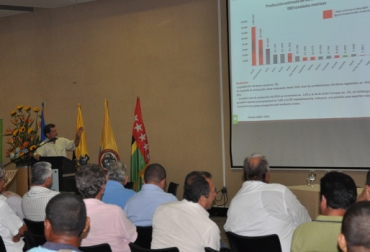 Moreno sostiene que mejorar la calidad de la leche los hará competitivos. Foto: Orlando Jaimes. Foro lácteo Barrancabermeja.