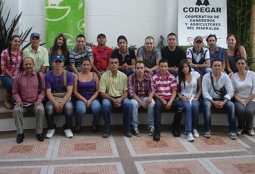91 ganaderos fueron certificados en competencias de ordeño, manipulación de alimentos y aplicación de medicamentos. Foto: Fedegán 91 ganaderos fueron certificados en las competencias de ordeño, manipulación de alimentos y aplicación de medicamentos.