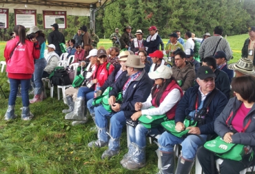 El recorrido que los productores harán en 5 predios será la base para comprender y aplicar prácticas que promueven la reconversión del sector. Foto: Juan Rafael Restrepo Predio Chiatán Gira Técnica Nariño