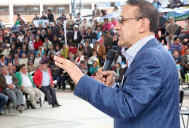Álvaro Cruz, gobernador de Cundinamarca, en medio de la presentación de Fedelac. Foto: Gobernación de Cundinamarca. Fedelac en Ubaté