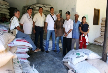 15 productores de cada vereda se beneficiarán con esta entrega. Foto: Alcaldía de Santa Marta Alcaldía Distrital entrega fertilizantes en Magdalena.jpg