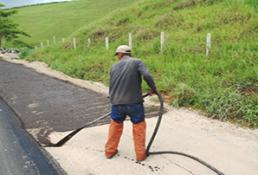 Se espera que al finalizar el 2013 habitantes del departamento de Antioquia puedan transitar por 59 vías. Foto: Gobernación de Antioquia. Adecuación de vías. Foto: Gobernación de Antioquia.