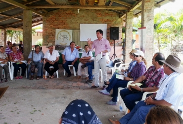 Amaya señaló la importancia de la participación de los ciclos de vacunación, para mantener el estatus sanitario en el país y en los hatos. Foto: Henry Amaya. Jornada sanitaria Tauamena.