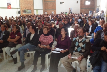 Más de 650 asistentes llenaron el aforo del Auditorio de la Cámara de Comercio en la ciudad de Duitama. Foto: CONtexto Ganadero. Foro lácteo en Duiatama
