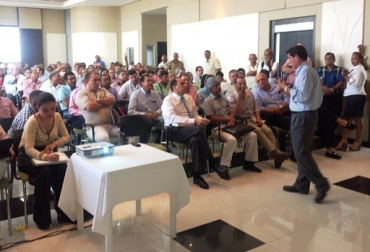 José Félix Lafaurie Rivera, presidente ejecutivo de Fedegán, durante su intervención en el foro, ante más de 400 ganaderos. Foto: CONtexto Ganadero. Foro Ganadería Regional Visión 2014-2018