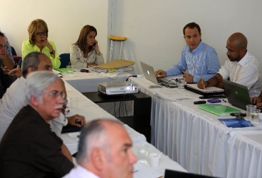 La ministra de Transporte les pidió a los mandatarios locales presentar propuestas que ayuden a mejorar la red vial terciaria. Foto: Ministerio de Transporte. Reunión ministra de Transporte.