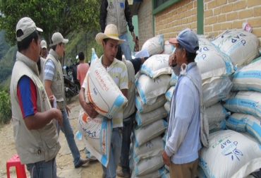 Los campesinos de Leiva y Rosario recibieron las semillas y el abono. Foto: Gobernación de Nariño. Entregas en Nariño