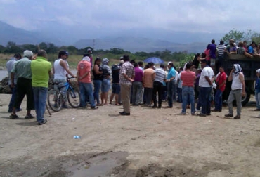 Luego de los incidentes producidos por la ratificación de Nicolás Maduro como el presidente de Venezuela, crece la expectativa por nuevo cierre en la frontera. Foto: Twitter @crouisch Cierre en la frontera