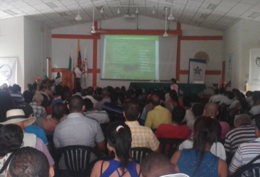 Encuentro entre ganaderos de la región del Urabá antioqueño en Seminario de Sistemas Silvopastoriles desarrollado el 20 de junio en Apartadó. Foto: Secretaría de Agricultura y Desarrollo Rural de Antioquia. Sistemas silvopastoriles colombia