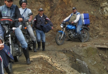 Los vacunadores no dejarán de ejercer su oficio, pese a las dificultades que afrontan. Foto: Fedegán. Vacunadores colombia