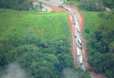 El derrame afectó a las comunidades de Maravelez y Guadualito, ya que el crudo cayó a las quebradas aledañas a estas poblaciones. Foto: Prensa Vetra Consorcio Energy Colombia. Atentado en Putumayo