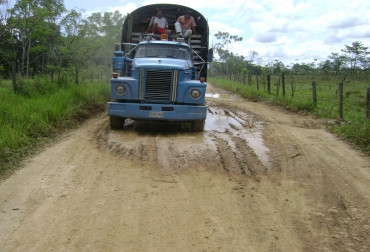 Con el banco de maquinaria se atenderán las vías terciaras de los 13 municipios del departamento de Putumayo. Foto: Alcaldía de Puerto Guzmán. Vías de Putumayo