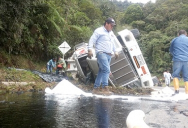 En lo corrido del año han ocurrido 5 accidentes en Huila. Foto: Tomada de La Nación de Neiva. Derrame de crudo en Huila