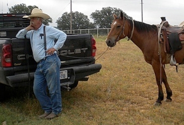 Para ser un buen ganadero y criador, hay que salir de la finca, conocer lo que están haciendo otros productores de la región e incluso los de otros países. Foto: Buzzard Hollow Ranch. ganadero estadounidense, criador de ganado, juez de eventos pecuarios, vendedor de genética bovina, ganadero con experiencia internacional, programa de cría, cruzamiento genético, CONtexto ganadero