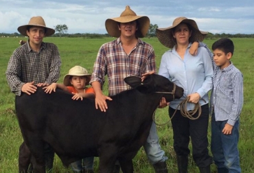 La ganadería El Esfuerzo es una empresa familiar enfocada en producir toros Brangus de excelente genética. Foto: Ariel Jiménez Ganadería El Esfuerzo 2017, cría Brangus Colombia, Brangus Colombia, ganadería El Esfuerzo Brangus Colombia, Visita Papa Francisco Colombia 2017, ganado Brangus Colombia, comida Papa Francisco Villavicencio 2017, Asociación Angus Brangus Colombia, carne Angus, ganados Brangus, CONtexto ganadero, ganaderos Colombia, noticias ganaderas colombia