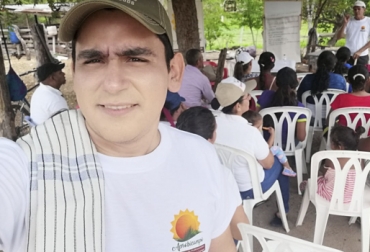 Jairo Echeverría fundó la asociación para capacitar a familias campesinas y contribuir para mejorar su bienestar. Foto: Cortesía Médico veterinario labor social, médico veterinario Atlántico, Asociación de Profesionales para el Bienestar del Campo, Aprobicampo, extensión rural, médico veterinario con labor social, profesionales sector agropecuario, ONG veterinarios social, mujeres campesinas, mujeres del campo, niños del campo, Jairo Eduardo Echeverry Altamar, CONtexto ganadero, ganaderos colombia, noticias ganaderas colombia