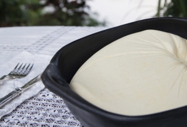 Este es todo un proceso ancestral de las familias campesinas. Esta receta ahora llegará a varios establecimientos premium de Colombia. Foto: Cortesia Así es el proceso de producción del Queso Asado en Hoja de Plátano del Caquetá