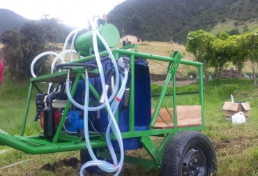 Huertas tiene hasta 25 diseños registrados de su autoría de equipos para ordeño y transformación de la leche. Foto: Cortesía Ingeniero Frey Huertas, Historia Agromilch, compra equipos ganadería, equipos lechería, Historia carro ordeño, Carro ordeño, carro ordeño Colombia, Agromilch, carro ordeño Agromilch, carro Agromilch, Equipo mecánico de ordeño, equipo de ordeño Agromilch, máquina de ordeño, ordeño panel solar, ventajas ordeño mecánico panel solar, ordeño móvil, ordeño panel solar Colombia, lechería especializada, tecnología ganadera, CONtexto ganadero, ganaderos Colombia, noticias ganaderas Colombia