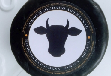 Carlos Romero está desarrollando un queso madurado y con variedades diferentes, que se produce en Boyacá y se comercializa en Bogotá. Foto: Cortesía ganaderia, ganaderia colombia, ganaderia colombiana, contexto ganadero, noticias ganaderas, noticias ganaderas colombia, queso, queso amdurado, carlos romero, boyacá, maquina de leche, industria leche, leche, trabajo ganadero, ganaderos, ganaderos colombia, ganadero carlos romero