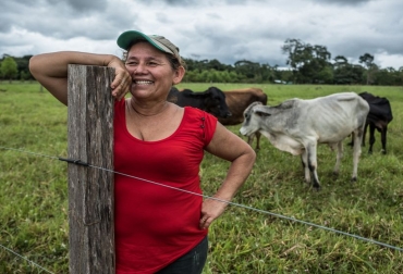 Cerca de la mitad de su predio es bosque conservado, y Mercedes planea aumentarlo poco a poco a medida que su producción lo permita. Foto: © TNC Colombia ganadería, ganadería colombia, noticias ganaderas, noticias ganaderas colombia, contexto ganadero, El Cimarrón, Ganadería Colombiana Sostenible, Mercedes Murillo, Biodiversidad, Cormacarena, GCS, Asogranja, The Nature Conservancy,