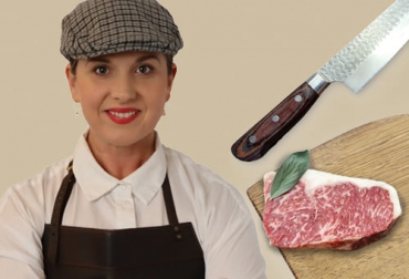 A lo largo de más de una década, Alison Meagher se ha convertido en una destacada representante del arte de la carnicería tanto en su país natal Australia como a nivel mundial. Foto: butchergirlalison.com Alison Meagher, Butcher Girl Alison, carnicera famosa, Carniceros, arte de carnicería, carnicería Australia, carnicería Londres, C Lidgates, Cortes de carne, calidad de carne, arte, carnicería, mujeres dedicadas a la ganadería, mujeres ganadería, mujeres carne, ganado bovino, ganadería bovina, ganaderos, ganaderos colombia, ganado, vacas, vacas Colombia, bovinos, Ganadería, ganadería colombia, noticias ganaderas, noticias ganaderas colombia, CONtexto ganadero, contextoganadero