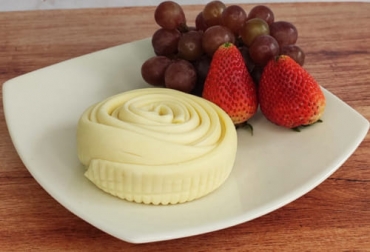 Gracias a sus características, el queso siete cueros sirve para acompañarlo con diversos alimentos en cualquier momento del día. Foto: bazzarbog.com queso, siete cueros, Llanos Orientales, leche, fresco, madurado, comida, alimento, multicapas, textura, elástica, queso pera, pasta hilada, cuajada, capas, cilíndrica, grasa, productores, proveedores, semiduro, semigraso, sabor, ácido, calcio, huesos, dientes, proteína, aminoácidos, masa corporal, refrigeración, suero, Ganadería, ganadería colombia, noticias ganaderas colombia, CONtexto ganadero