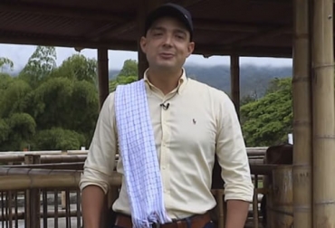 Alejandro Jaramillo, de la Ganadería Jerholando destaca la forma como se ha venido trabajando este cruce para producción de leche con muy buenos resultados. Foto: Cortesía Jerhol, Grupo Empresarial Ganadero del Eje Cafetero, ganadería, lechería especializada, Ganadería Jerholando, holstein, jersey, Antioquia, plan sanitario, grasa, proteína, cruce, mejoramiento genético, estructura, animales élite, donadoras, leche A2A2, leche deslactosada, lactosa, factor diferenciador, precio, transferencia de embriones, ectoparásitos, garrapatas, mosca, tasa de mortalidad, tierra de diatomea, potrero, ganadería, ganadería Colombia, noticias ganaderas Colombia, contexto ganadero