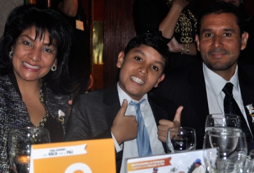 En la foto de i a d, Cecilia Meza, Juan de Dios Montero Meza y Nicolás Montero. Foto: Fedegán. Donación Juan de Dios Montero Meza