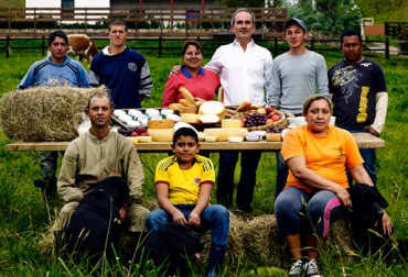 Gabriel y su equipo de trabajo en la finca La Fragüita. Foto: La Fragüita. Gabriel Lian