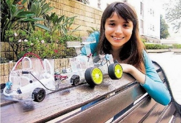 A sus 17 años, la antioqueña Vanessa Restrepo, logró impulsar un vehículo a escala. Foto: Cortesía. Vanessa Restrepo llamó a su invento el 'carro del futuro'