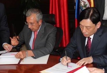 Gobiernos de Colombia y China firman acuerdo de levantamiento de restricción de fiebre aftosa. Foto: Ministerio de Agricultura. exportación carne colombiana a china
