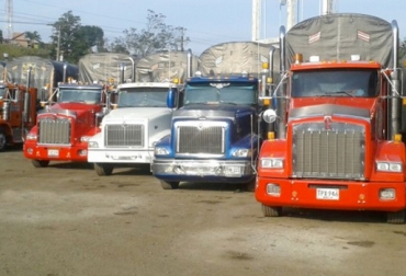 En la manifestación estarían participando más de 260 mil conductores de todo el país. Foto: www.eltransporte.com. Paro camionero