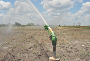 Fedearroz aseguró que si Colombia contara con una buena infraestructura de riego, se podrían superar las hectáreas de arroz sembradas. Foto: http://abc.finkeros.com. sistema de riego