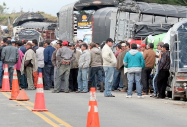 Por ciudades como Medellín, Bogotá, Cali, Cartagena, Santa Marta, Bucaramanga, entre otras, se movilizarán los camioneros. Foto: blogspot.com. Paro de camioneros Colombia