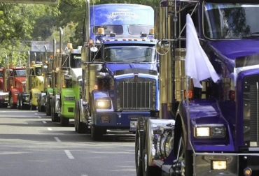 Los incumplimientos y las persecuciones del Gobierno tienen al sector transportador en máxima alerta. Foto: transvicargo.com.co. transportadores de carga, transporte de carga, transporte de carga en colombia, camioneros colombia, cruzada camionera, CONtexto ganadero, orlando ramírez valencia, incumplimentos gobierno paro transportador, ganadería colombia
