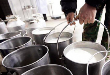 El Comité Directivo del FEP celebrado el 21 de Junio de 2017 aprobó un el nuevo Programa de Estabilización apoyar y a estabilizar el Mercado Interno de Leche Líquida por tiempo limitado y cuantías definidas. Foto: mendozapost.com Colombia ganadería Fondo de Estabilización de Precios FEP, FEP Acuerdo No. 09-17 21 Junio de 2017, Programa de Estabilización apoyar y a estabilizar el Mercado Interno de Leche Líquida, Augusto Beltrán, Augusto Beltrán Secretario Técnico del FEP, CONtexto ganadero, ganadería Colombia