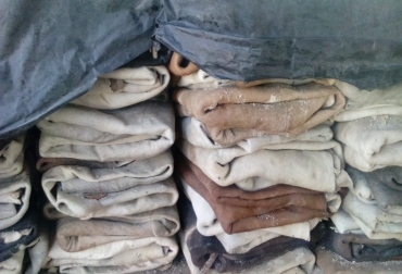 El kilo de cuero de bovino que se comercializaba en $1.800, ahora tiene un costo de $800, hecho que afecta seriamente a quienes se dedican a esta actividad. Foto: co.all.biz. cuero, Cuero colombia, crisis del cuero, salar cuero bovino, noticias ganaderas colombia, ganadería colombia, noticias ganaderas, Contrabando y venta de materia prima, la estocada en la industria del cuero, Asociación Colombiana de Industriales del Calzado, el Cuero y sus Manufacturas, Acicam, industria del cuero, materia prima, Gobierno Nacional, Centro de Investigación Económica y Social, Fedesarrollo, Producto Interno Bruto, sector laboral, PIB, Luis Gustavo Flórez, presidente de Acicam, globalización, i